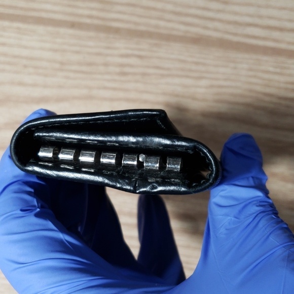 Genuine BVLGARI 6-Key Holder Case with Box - Excellent Condition, 4 x 2.75-in - Picture 6 of 10